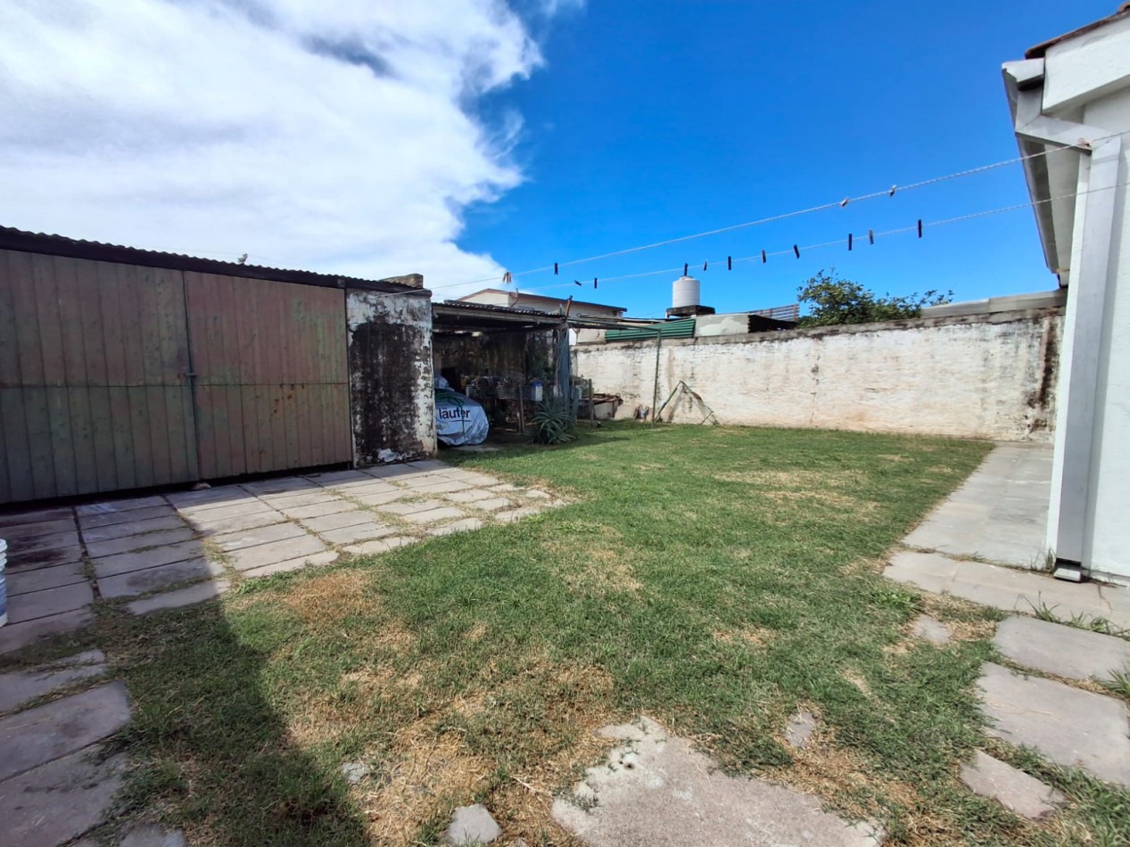 B° Teodoro Felds, impecable vivienda super comoda.- 