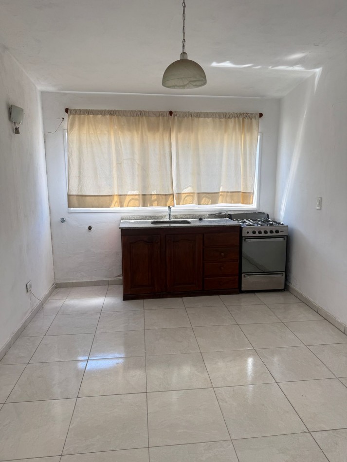 BARRIO LOS GRANADOS, DEPARTAMENTO PLANTA ALTA PARA ALQUILAR