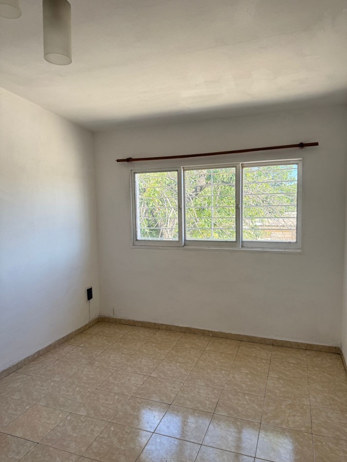 BARRIO LOS GRANADOS, DEPARTAMENTO PLANTA ALTA PARA ALQUILAR