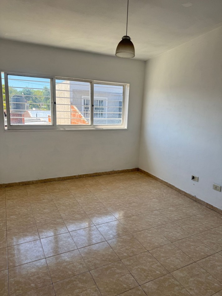 BARRIO LOS GRANADOS, DEPARTAMENTO PLANTA ALTA PARA ALQUILAR