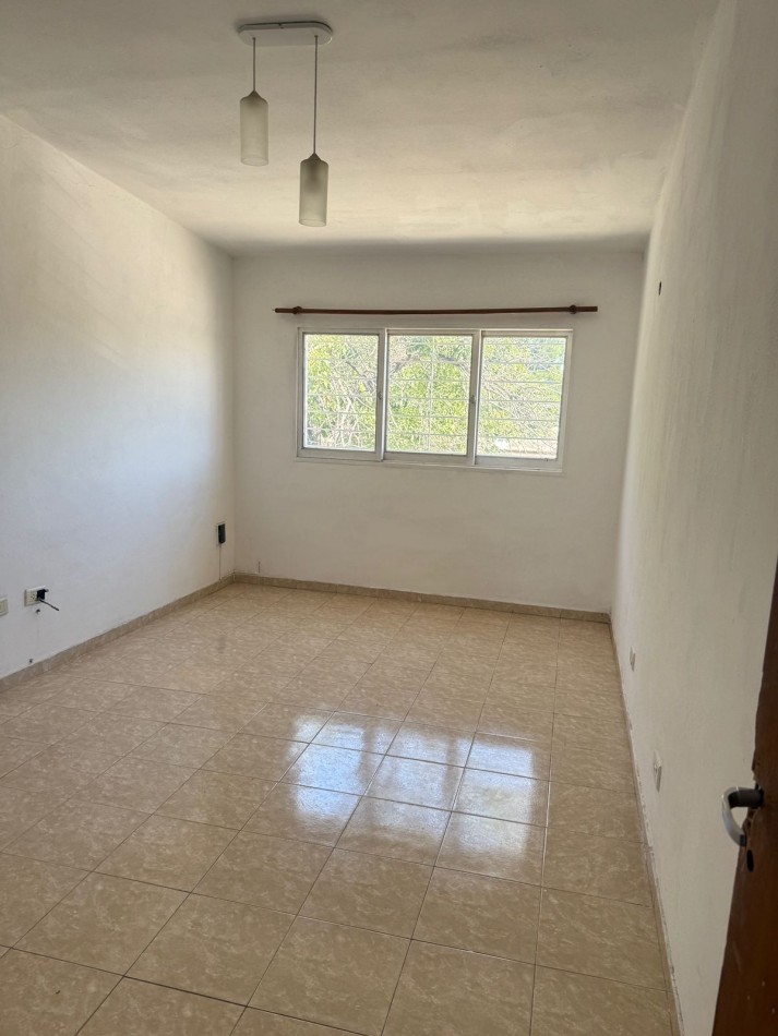 BARRIO LOS GRANADOS, DEPARTAMENTO PLANTA ALTA PARA ALQUILAR