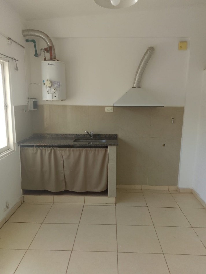 VILLA ADELA, IMPECABLE DEPARTAMENTO MONOAMBIENTE INTERNO.- 