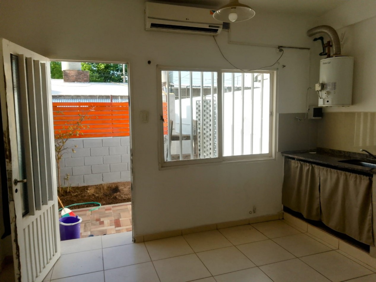 VILLA ADELA, IMPECABLE DEPARTAMENTO MONOAMBIENTE INTERNO.- 