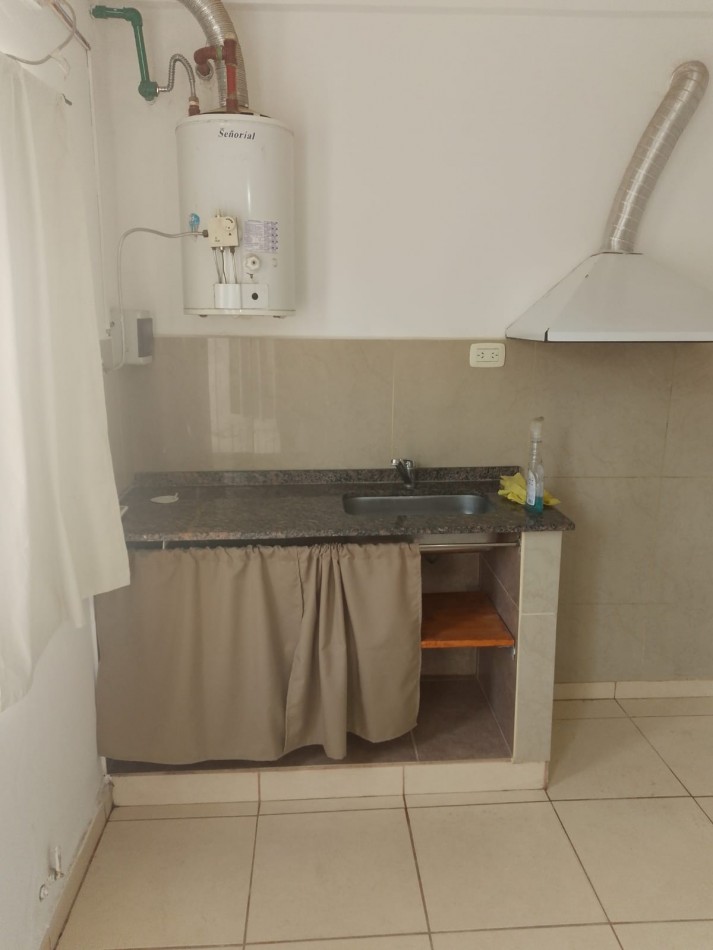 VILLA ADELA, IMPECABLE DEPARTAMENTO MONOAMBIENTE INTERNO.- 