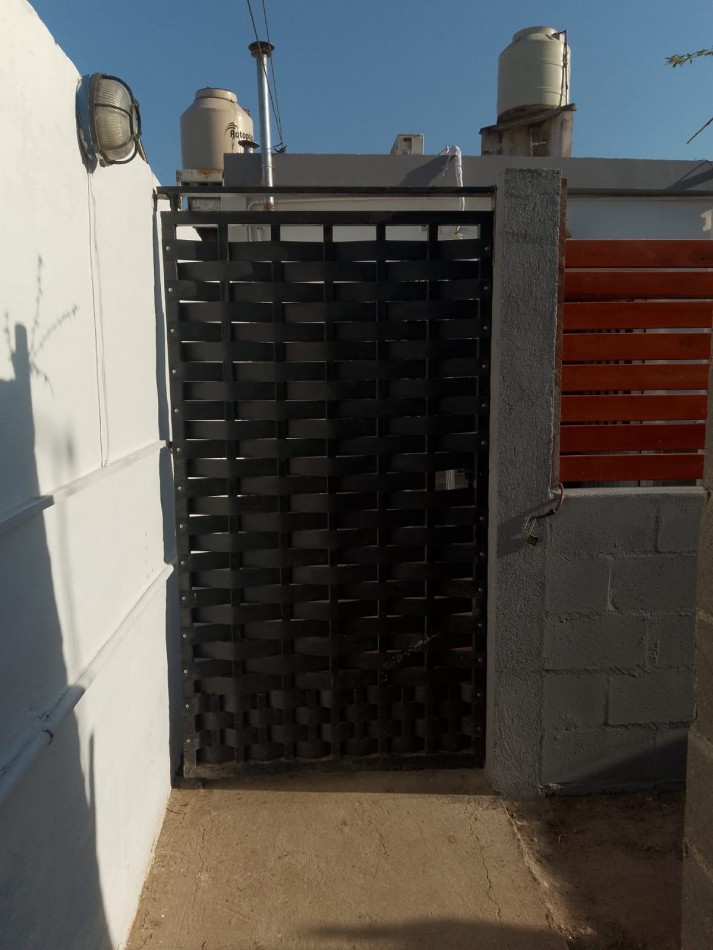 VILLA ADELA, IMPECABLE DEPARTAMENTO MONOAMBIENTE INTERNO.- 