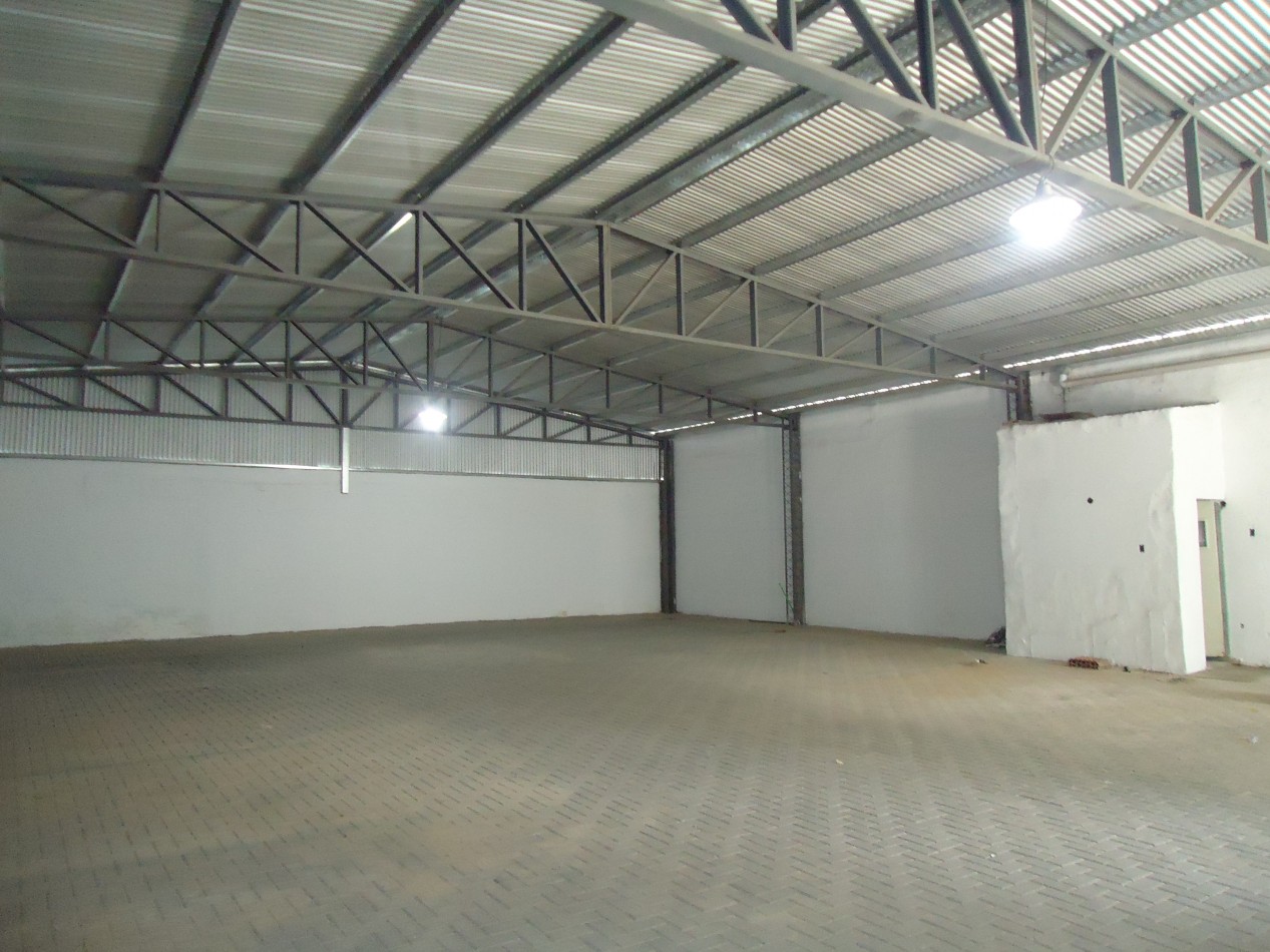 Bo ALTO ALBERDI, IMPECABLE GALPON.