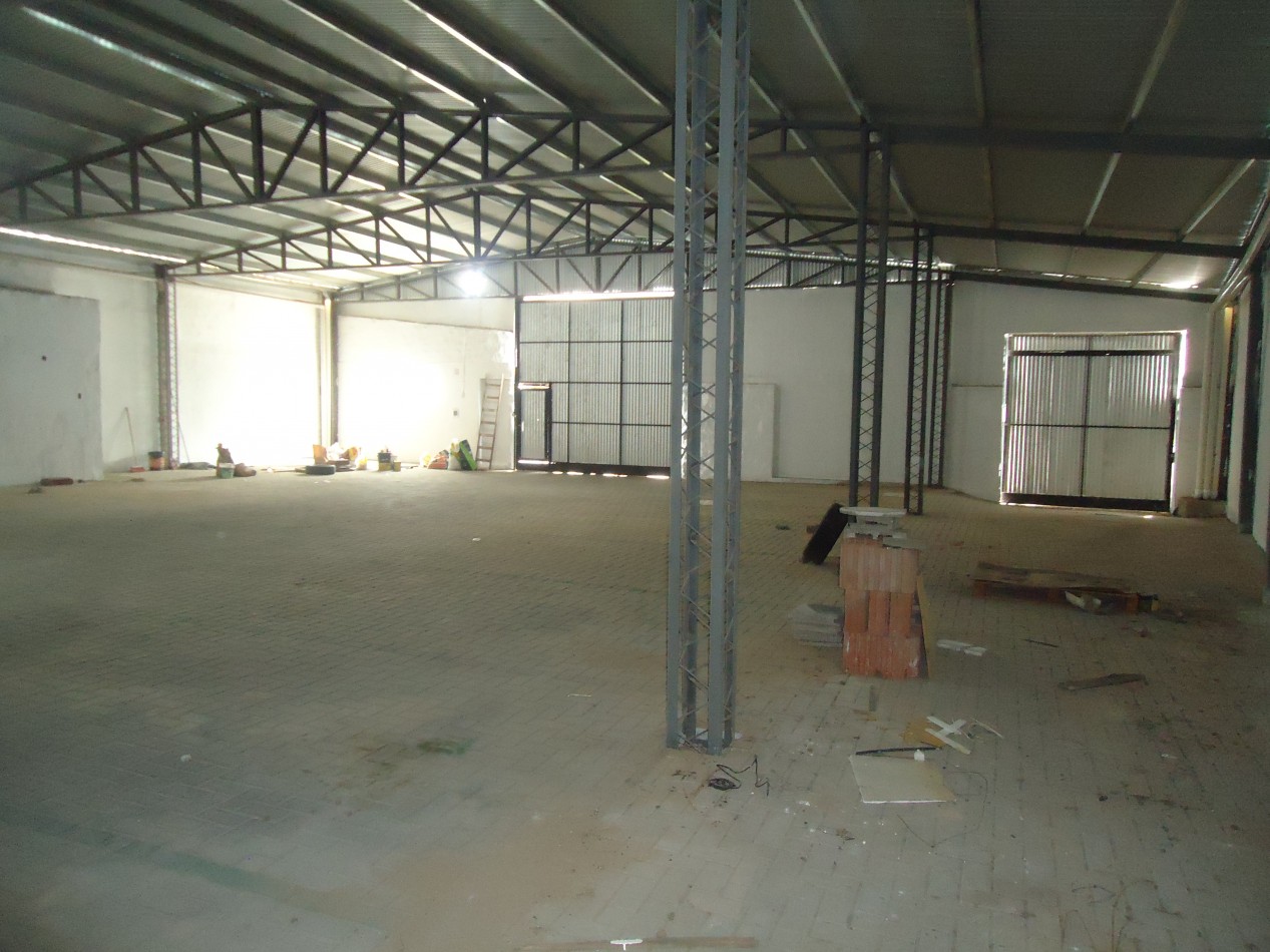 Bo ALTO ALBERDI, IMPECABLE GALPON.