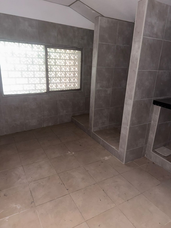 Sobre ruta 20 " Espectacular galpon" B° Villa Adela.- 