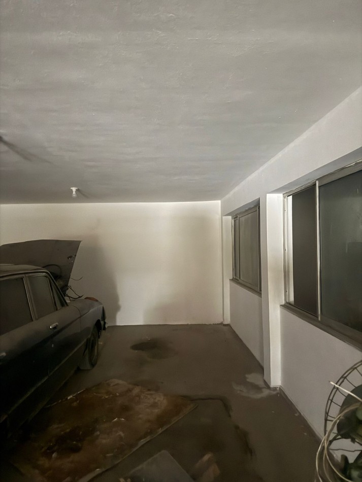 Sobre ruta 20 " Espectacular galpon" B° Villa Adela.- 