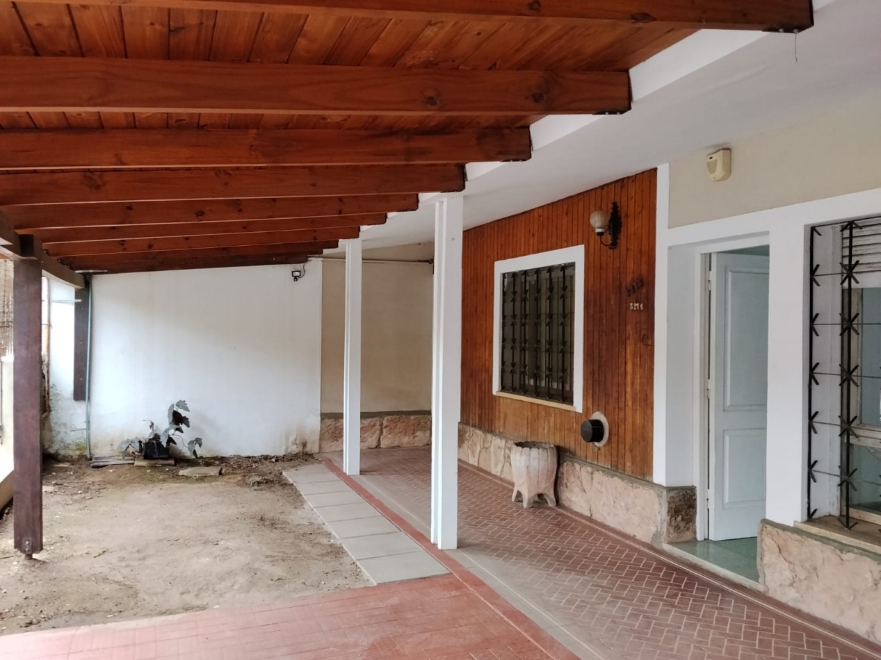 Los platanos, linda propiedad, muy buen entorno.- 