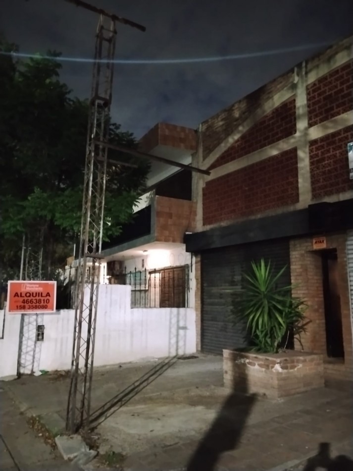 Sobre ruta 20 " Espectacular galpon" B° Villa Adela.-  