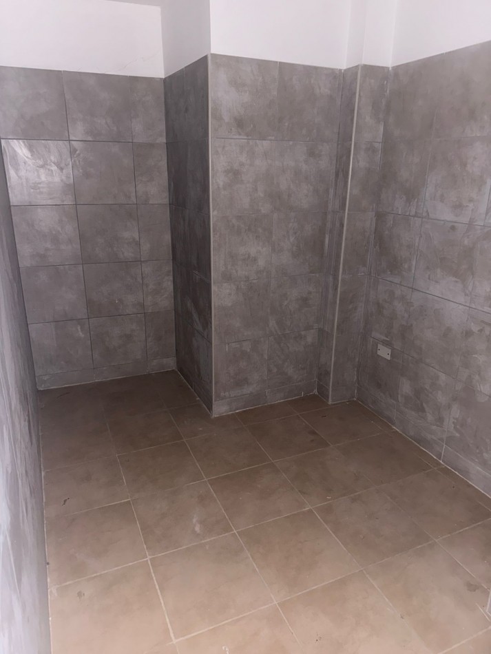 Sobre ruta 20 " Espectacular galpon" B° Villa Adela.-  