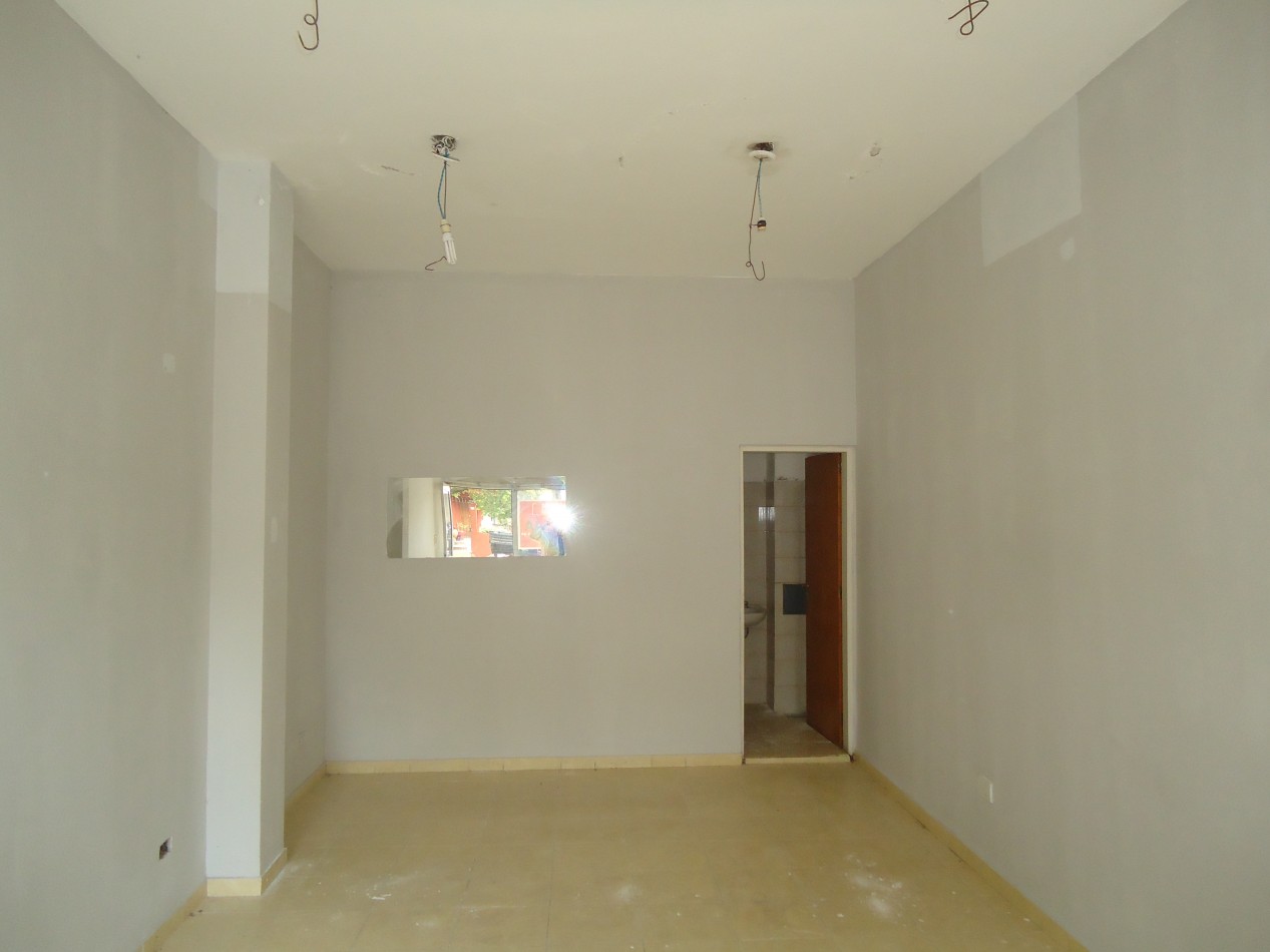 Observatorio, local comercial.-