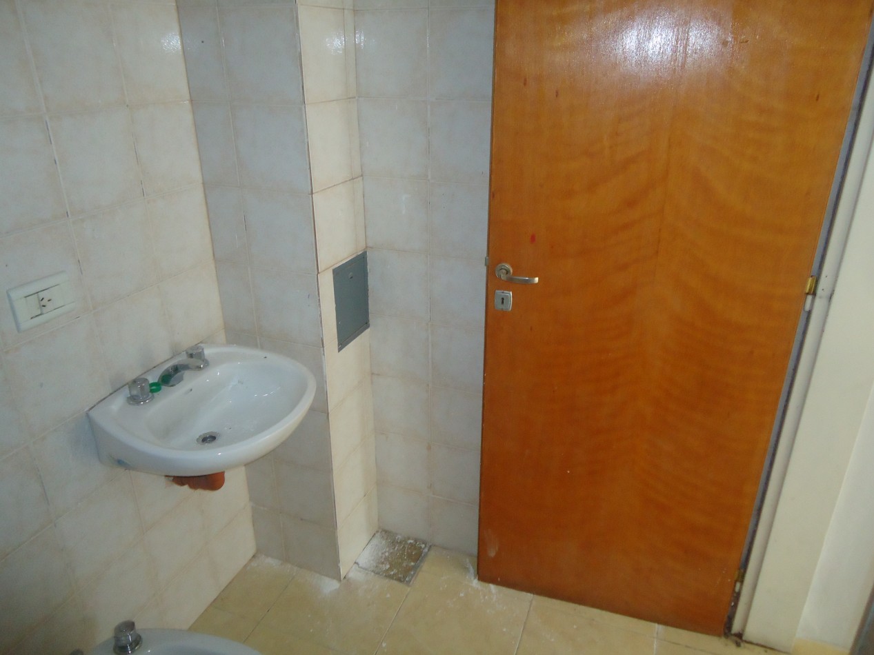 Observatorio, local comercial.-