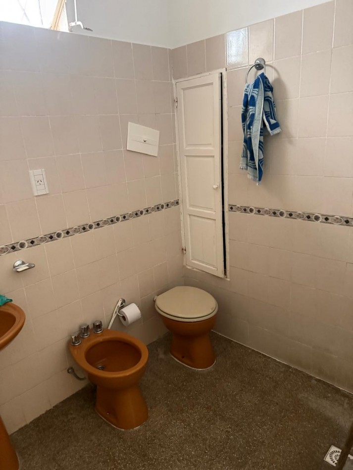 BARRIO ROSEDAL, SE VENDE CASA CON DEPARTAMENTO 