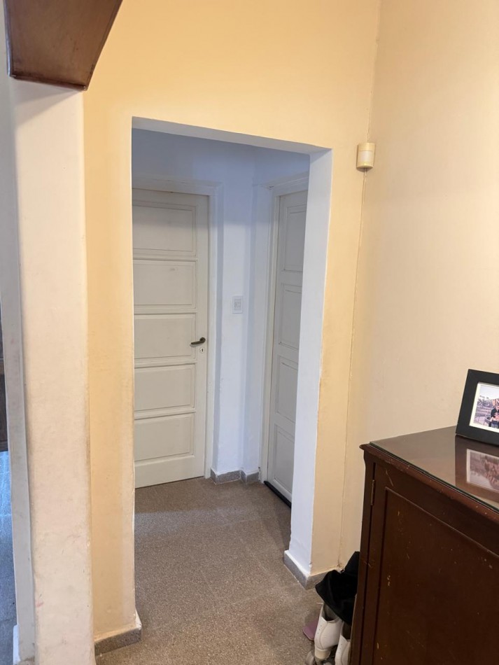 BARRIO ROSEDAL, SE VENDE CASA CON DEPARTAMENTO 