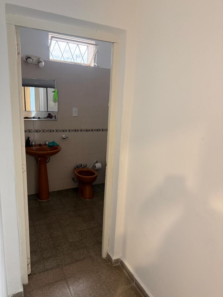 BARRIO ROSEDAL, SE VENDE CASA CON DEPARTAMENTO 