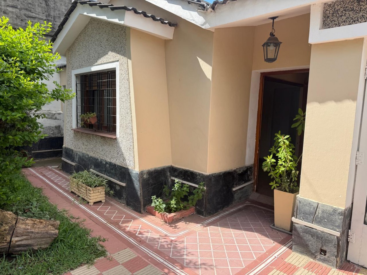 BARRIO ROSEDAL, SE VENDE CASA CON DEPARTAMENTO 