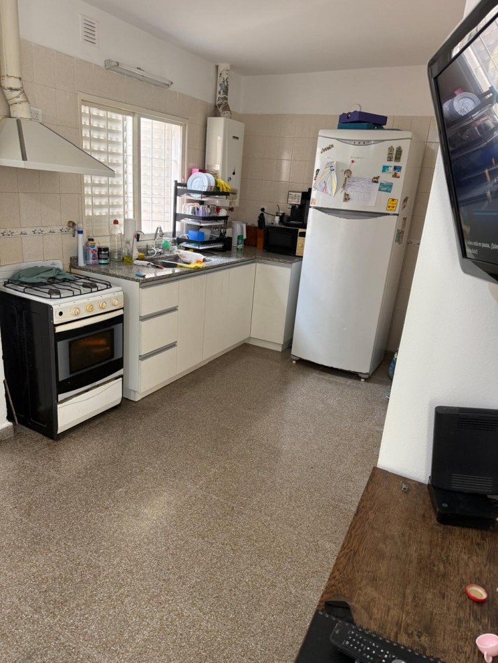 BARRIO ROSEDAL, SE VENDE CASA CON DEPARTAMENTO 