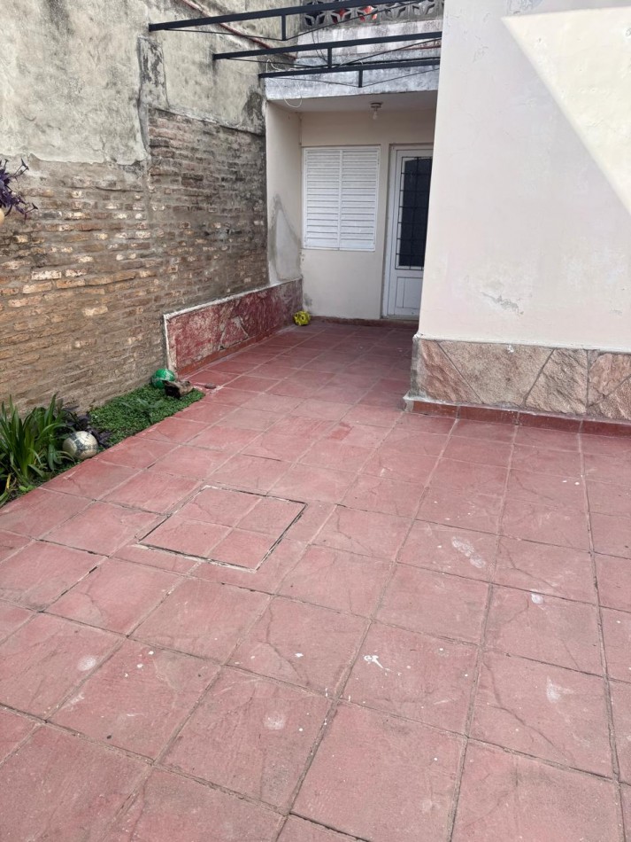 BARRIO ROSEDAL, SE VENDE CASA CON DEPARTAMENTO 