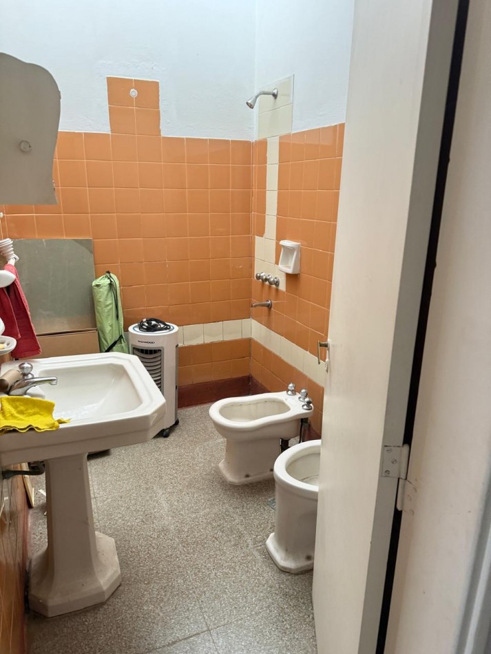 BARRIO ROSEDAL, SE VENDE CASA CON DEPARTAMENTO 