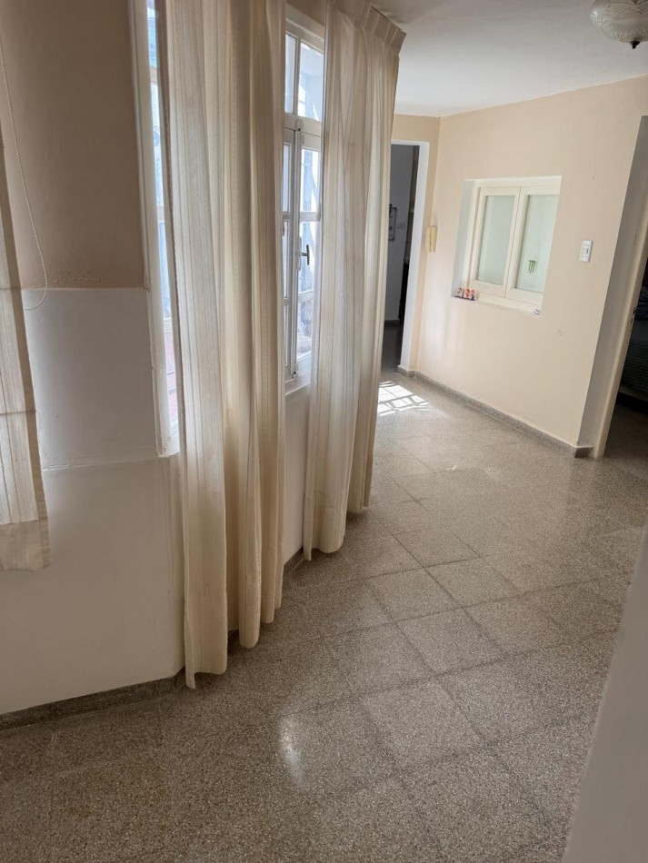 BARRIO ROSEDAL, SE VENDE CASA CON DEPARTAMENTO 