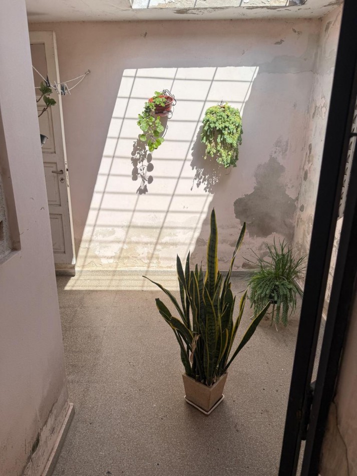 BARRIO ROSEDAL, SE VENDE CASA CON DEPARTAMENTO 