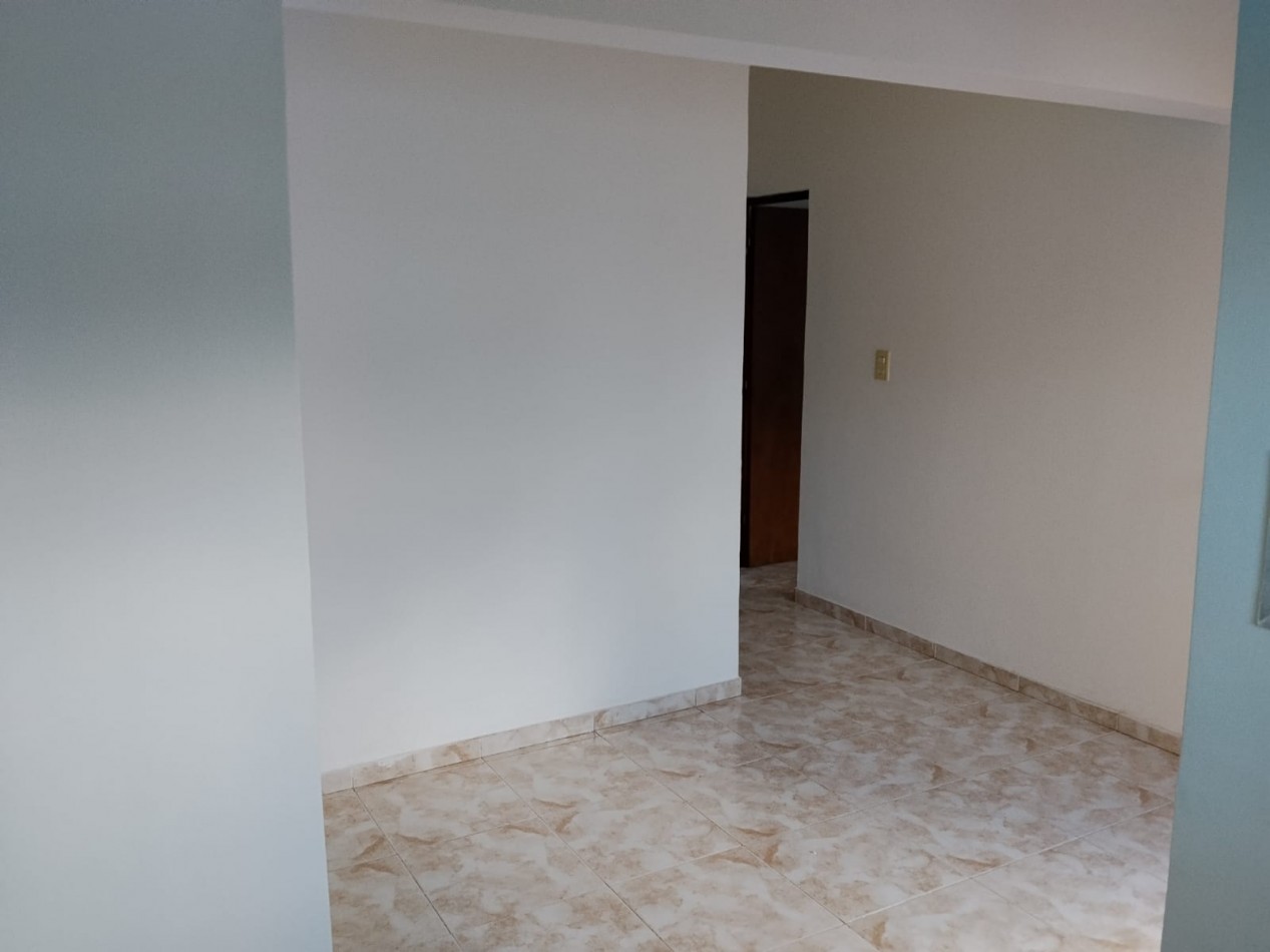 Villa Adela, hermoso departamento interno, ingreso compartido.- 