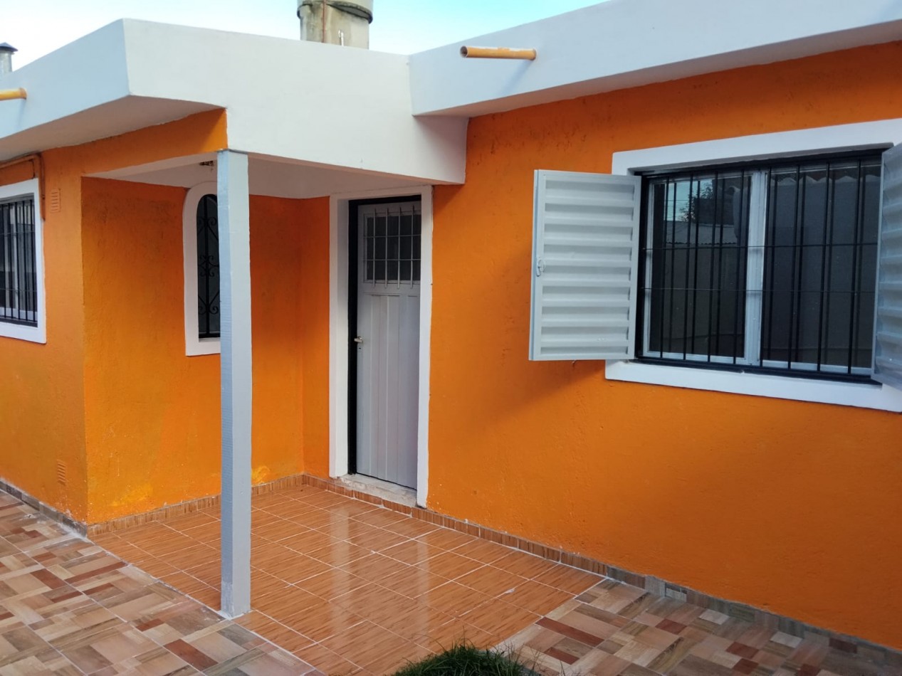 Villa Adela, hermoso departamento interno, ingreso compartido.- 