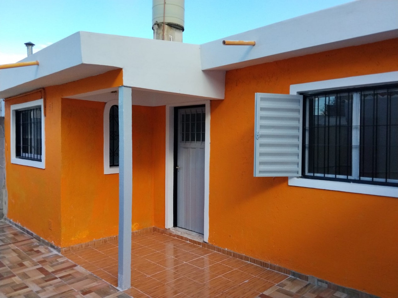 Villa Adela, hermoso departamento interno, ingreso compartido.- 