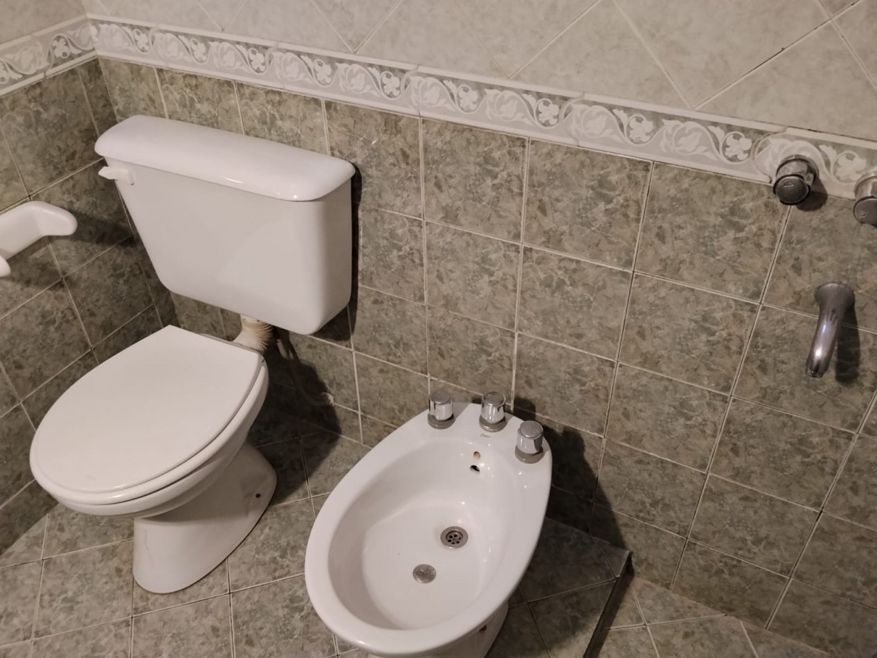 Villa Adela, hermoso departamento interno, ingreso compartido.- 