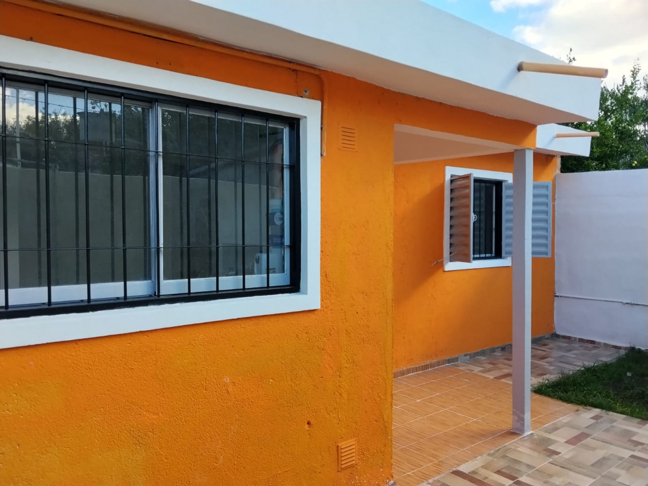 Villa Adela, hermoso departamento interno, ingreso compartido.- 