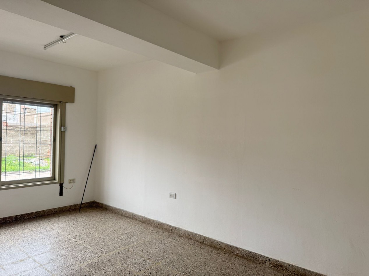 BARRIO VILLA ADELA, SE ALQUILA IMPECABLE LOCAL COMERCIAL