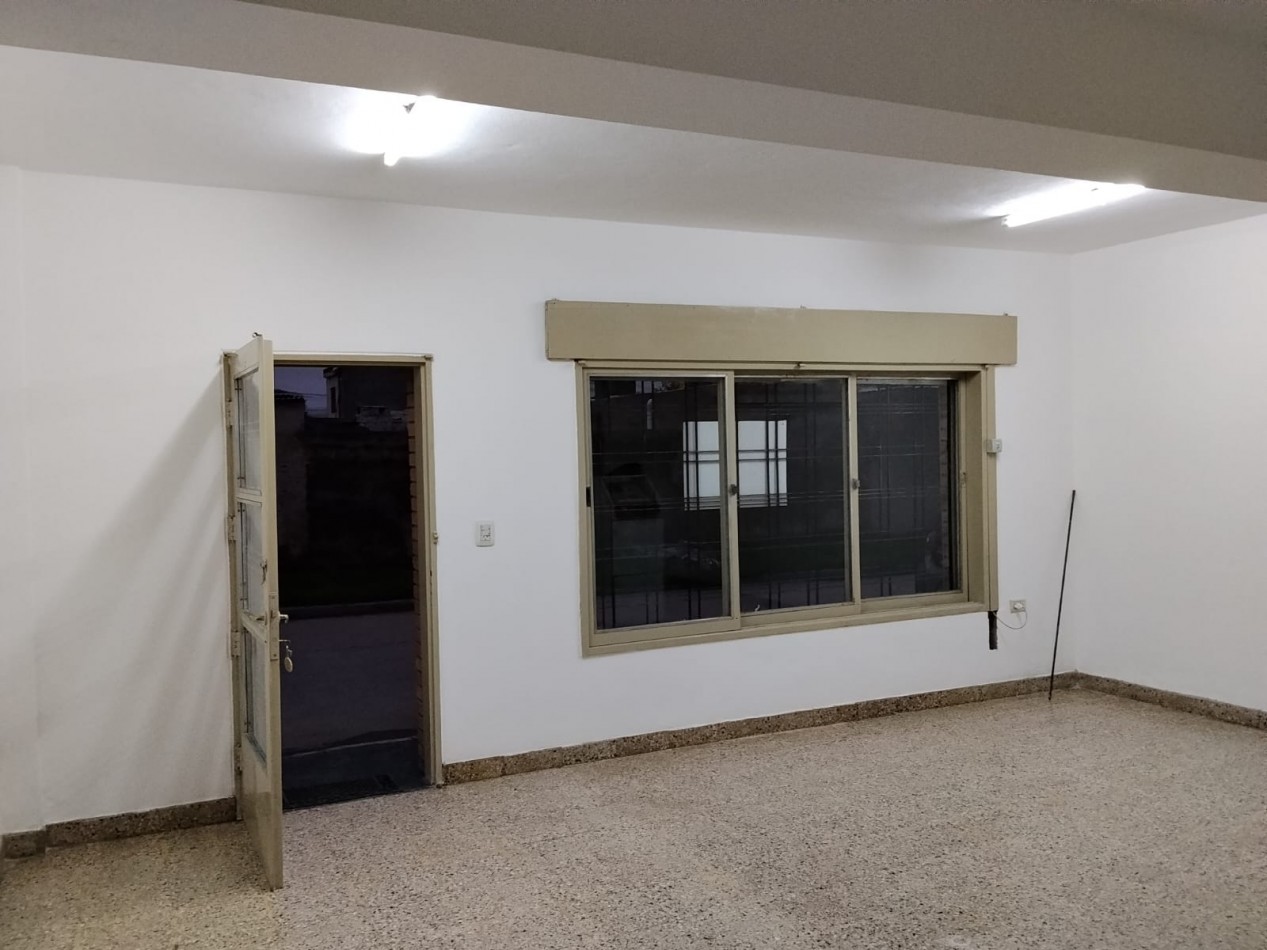 BARRIO VILLA ADELA, SE ALQUILA IMPECABLE LOCAL COMERCIAL