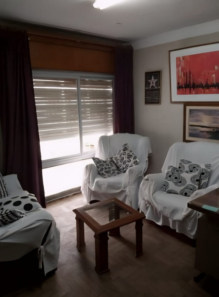 B° AVENIDA, IMPECABLE VIVIENDA ( ZONA COLEGIO JESUS MARIA) 