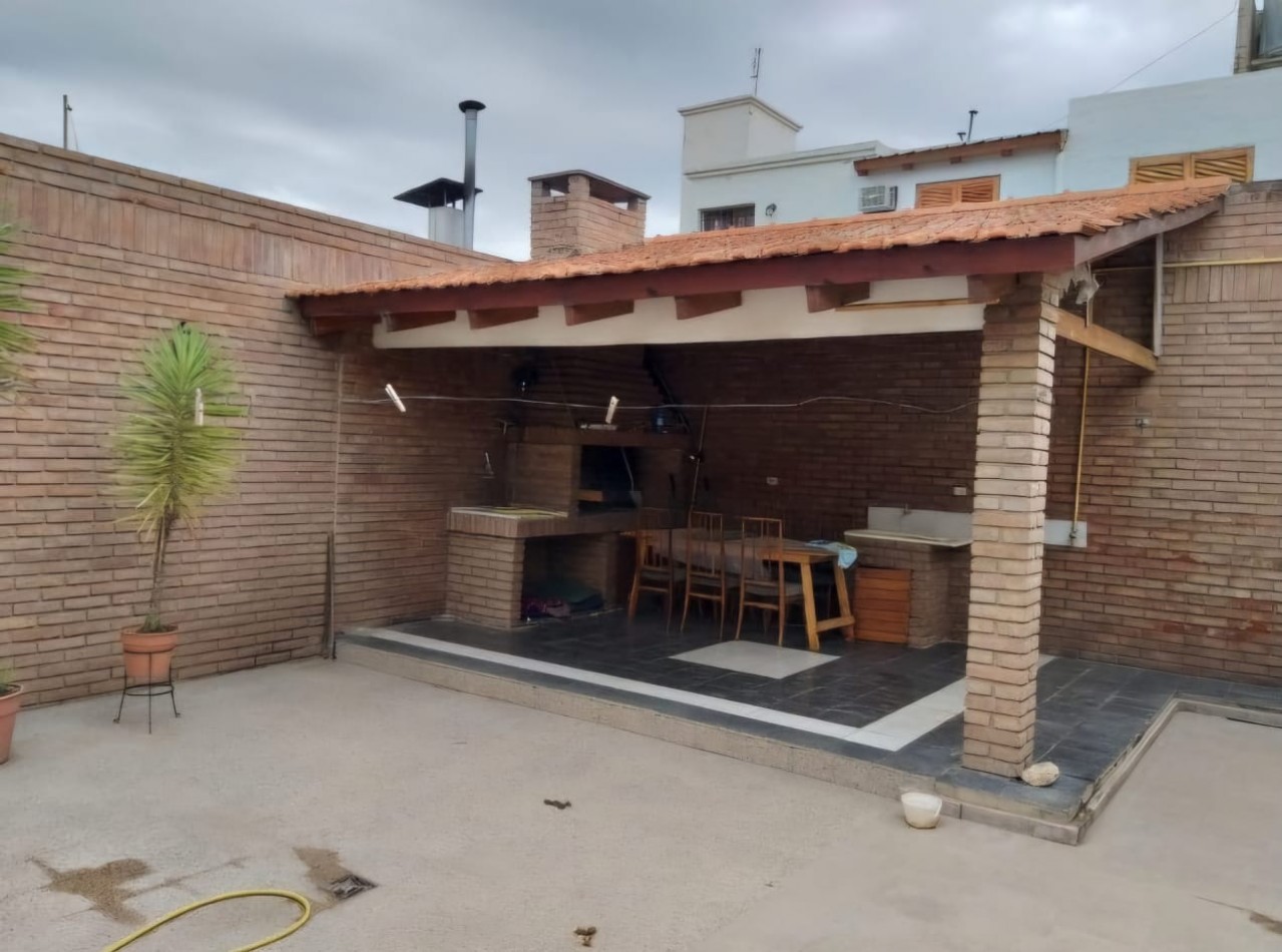 B° AVENIDA, IMPECABLE VIVIENDA ( ZONA COLEGIO JESUS MARIA) 