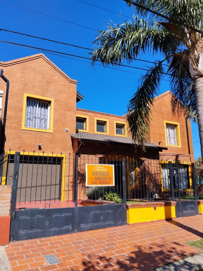 B° Parque capital, hermosa vivienda detras del club.-  APTA CREDITO CON TODA SU DOCUMENTACION.- 