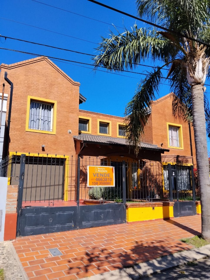 B° Parque capital, hermosa vivienda detras del club.-  APTA CREDITO CON TODA SU DOCUMENTACION.- 