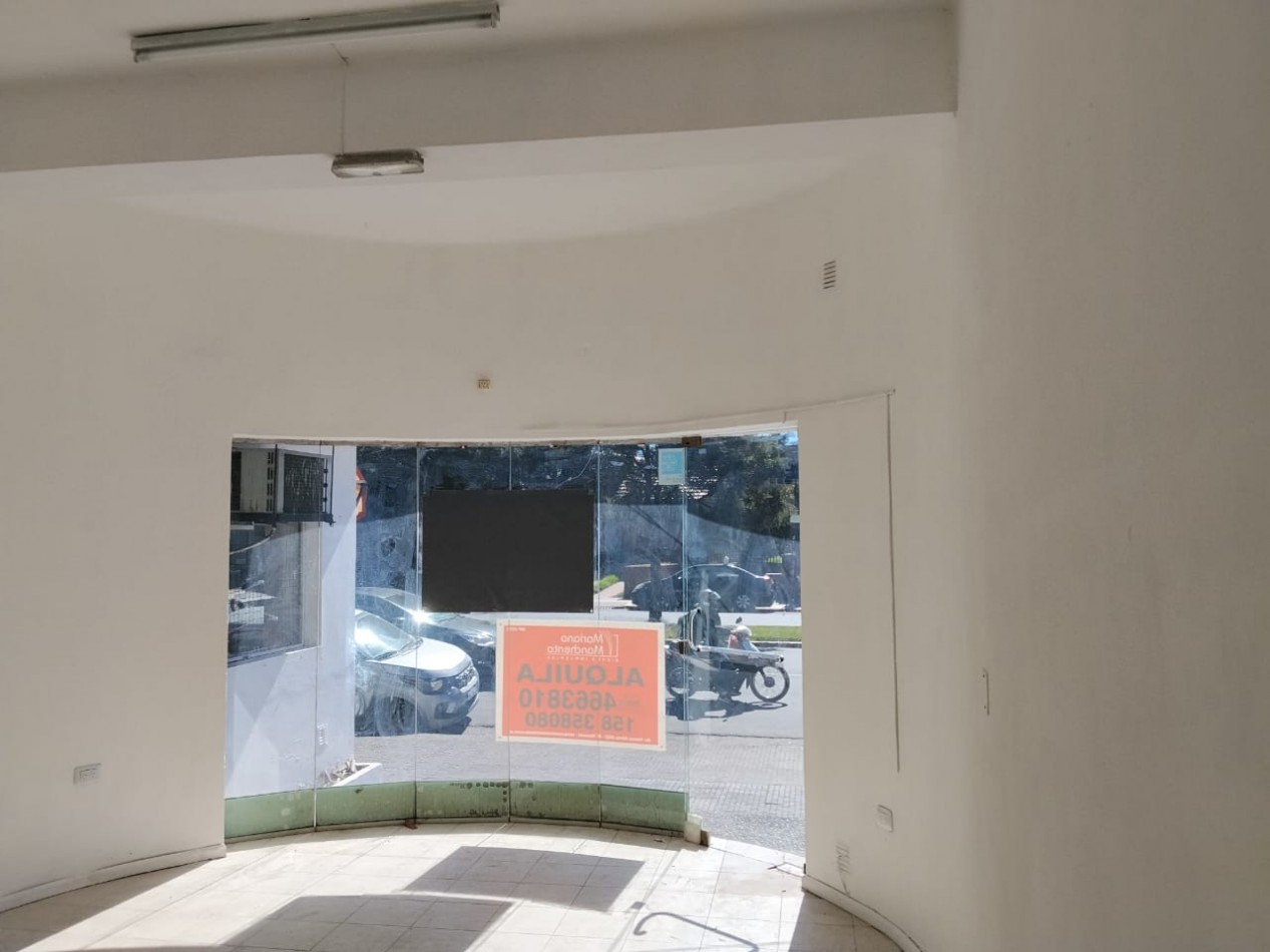 Local comercial ( sobre R20) Mejor zona comercial.- 