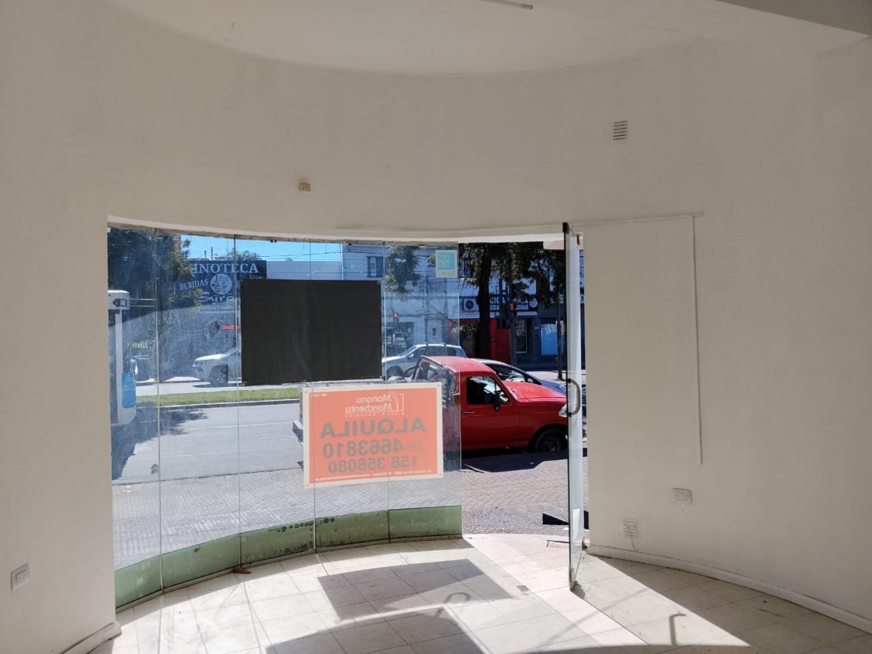 Local comercial ( sobre R20) Mejor zona comercial.- 