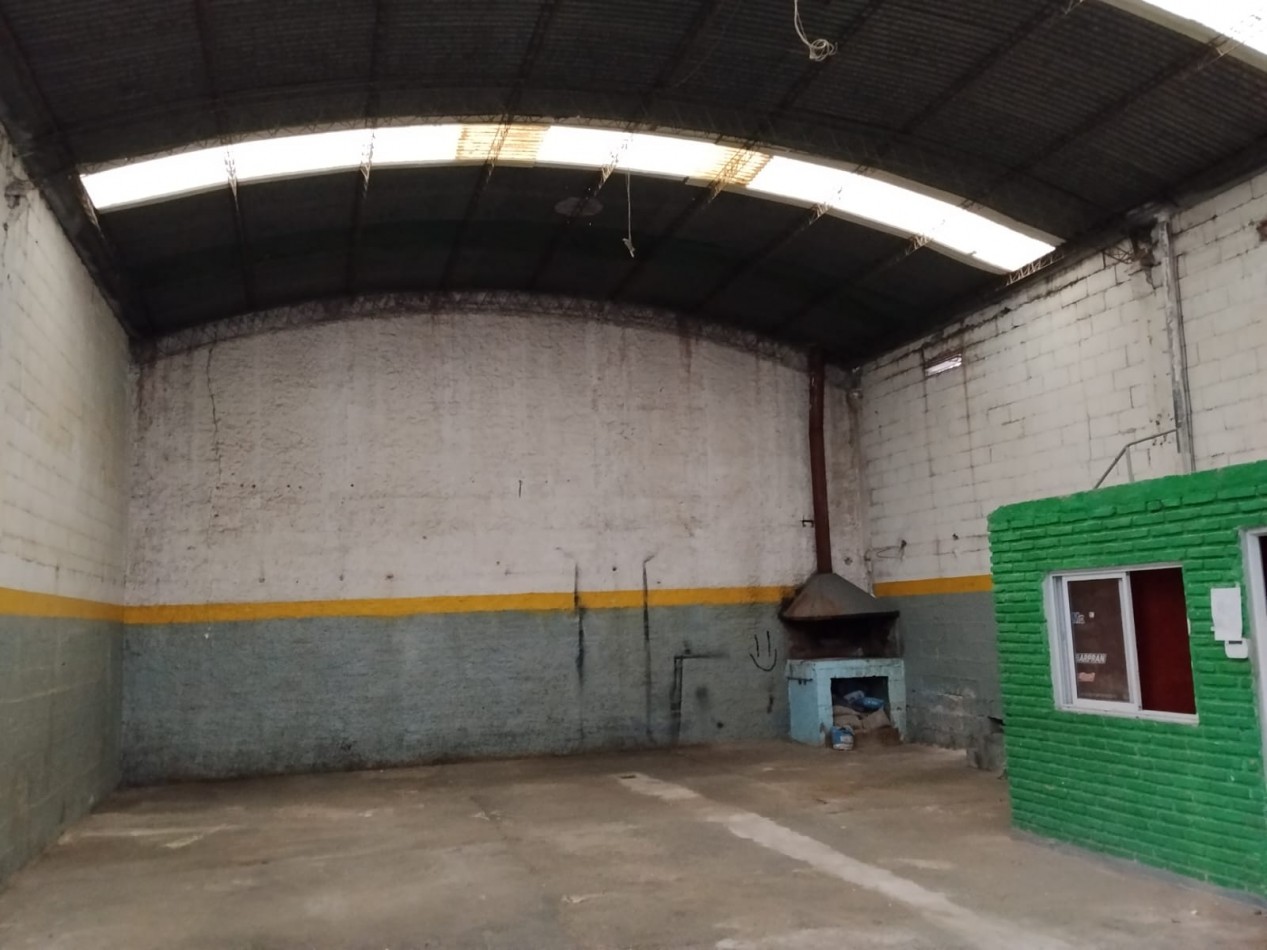 B° Observatorio Galpon a metros de Av. Julio A.Roca ( zona comercial, galpones).- 