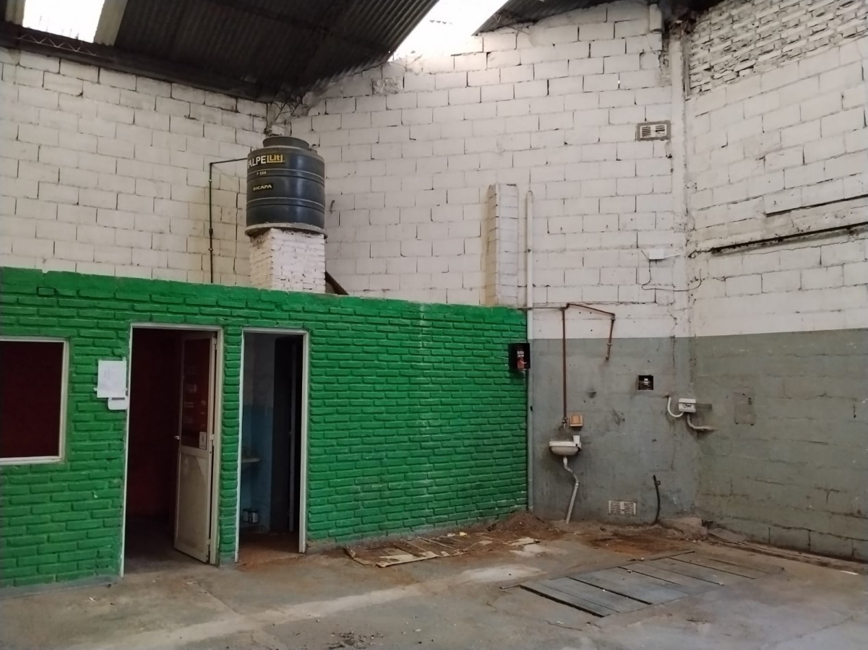 B° Observatorio Galpon a metros de Av. Julio A.Roca ( zona comercial, galpones).- 