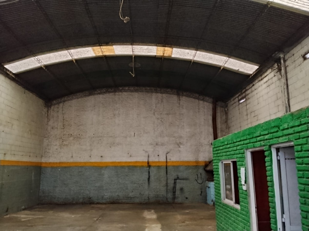 B° Observatorio Galpon a metros de Av. Julio A.Roca ( zona comercial, galpones).- 