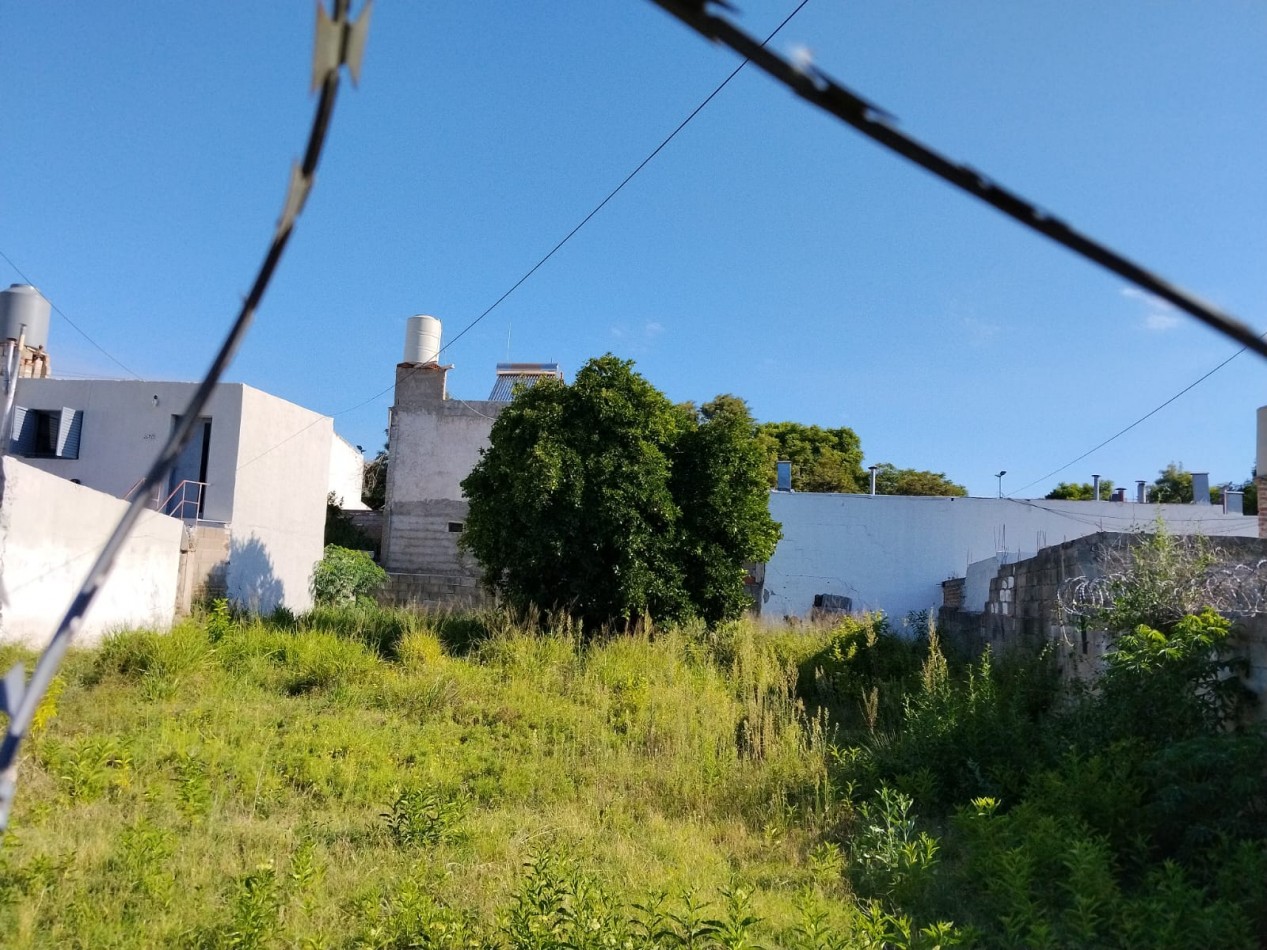ALTO ALBERDI, ESPECTACULAR TERRENO APTO DUPLEX.- 