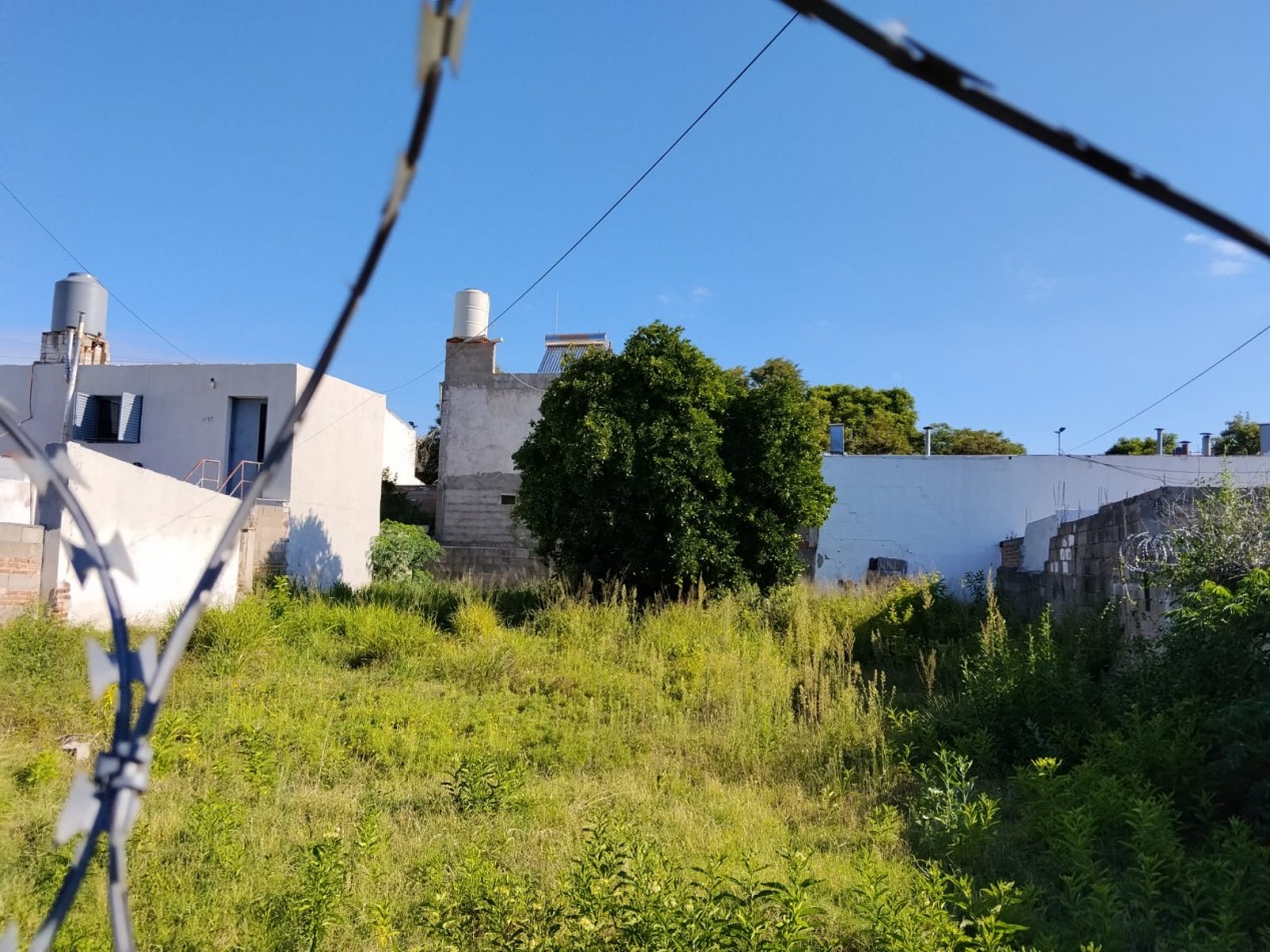 ALTO ALBERDI, ESPECTACULAR TERRENO APTO DUPLEX.- 