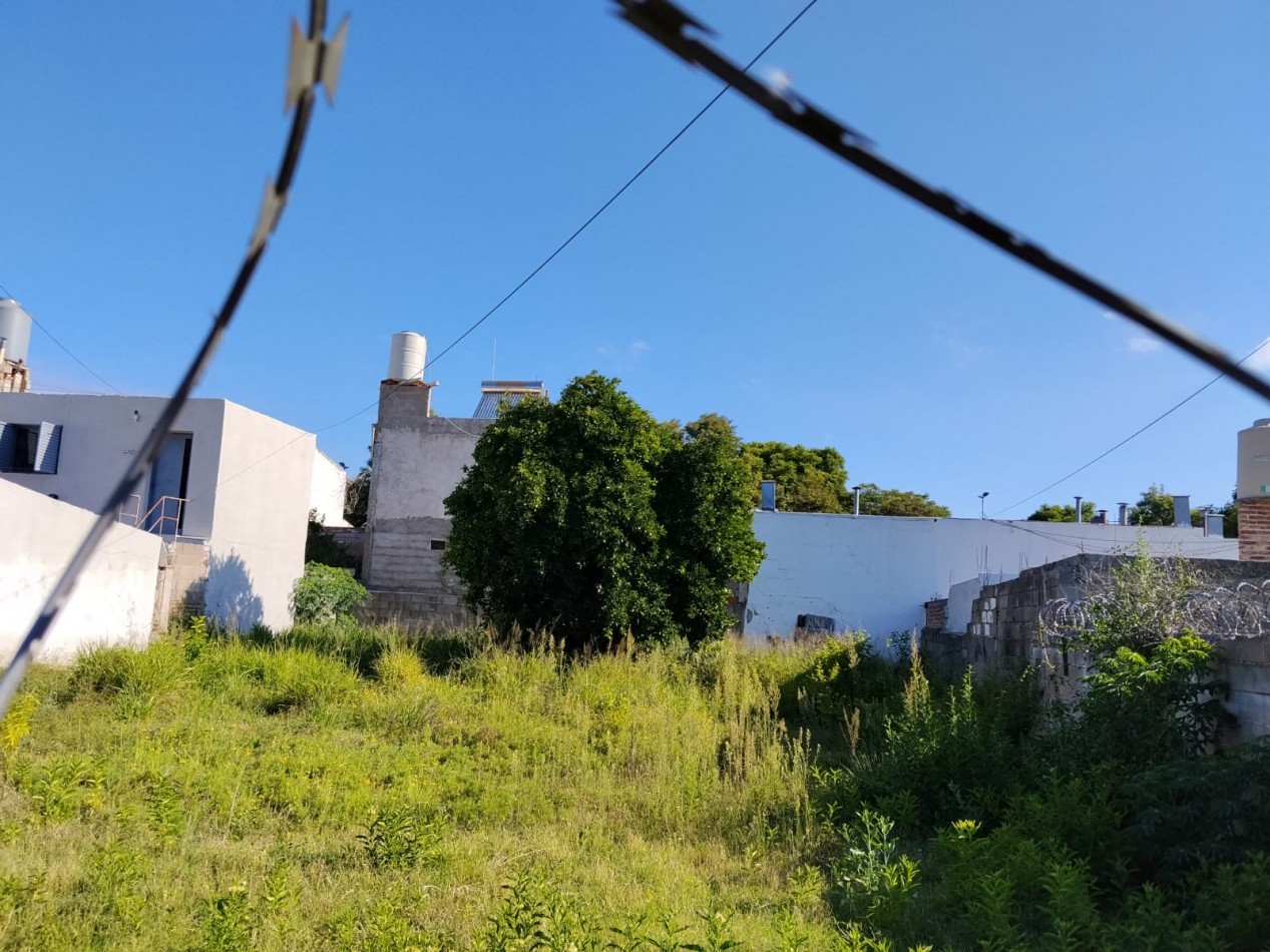 ALTO ALBERDI, ESPECTACULAR TERRENO APTO DUPLEX.- 