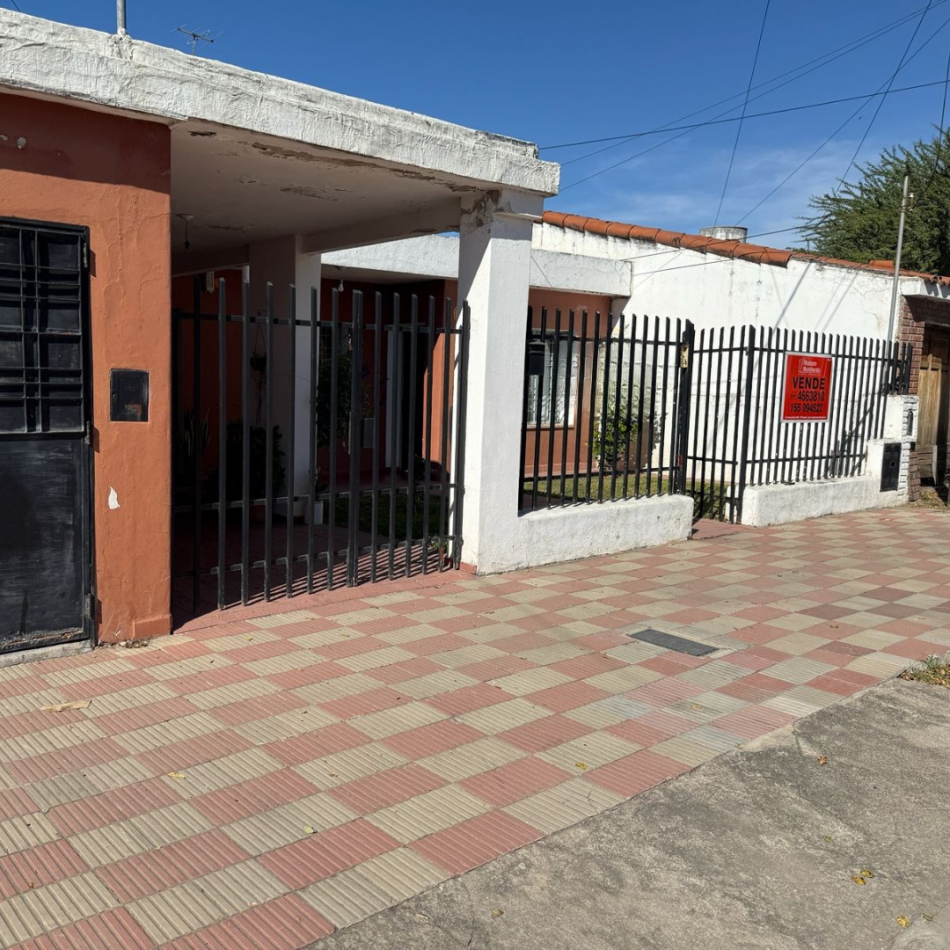 BARRIO MATIENZO, SE VENDE CASA CON MONOAMBIENTE A METROS DE RUTA 20