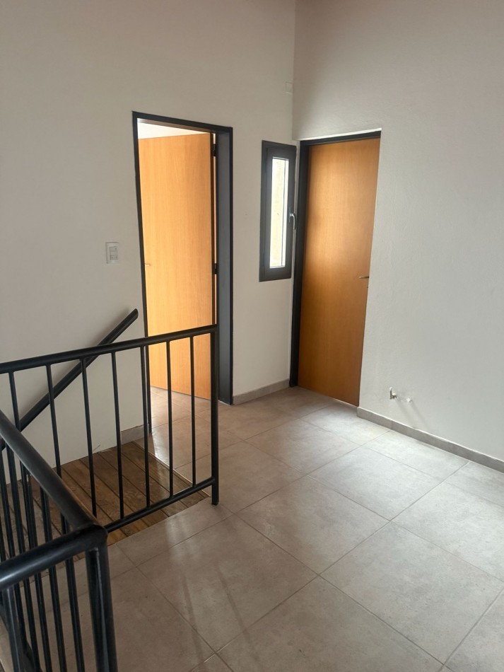 SE ALQUILA DEPARTAMENTO INTERNO EN BARRIO PARQUE CAPITAL, PLANTA ALTA