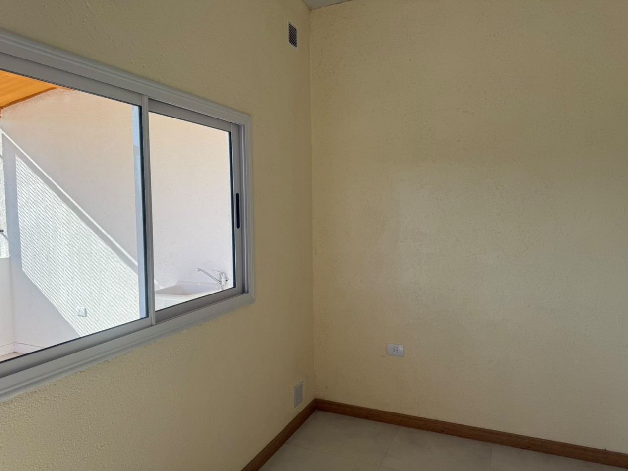 BARRIO ESTACION FLORES, SE ALQUILA DEPARTAMENTO NUEVO A ESTRENAR EN PLANTA ALTA