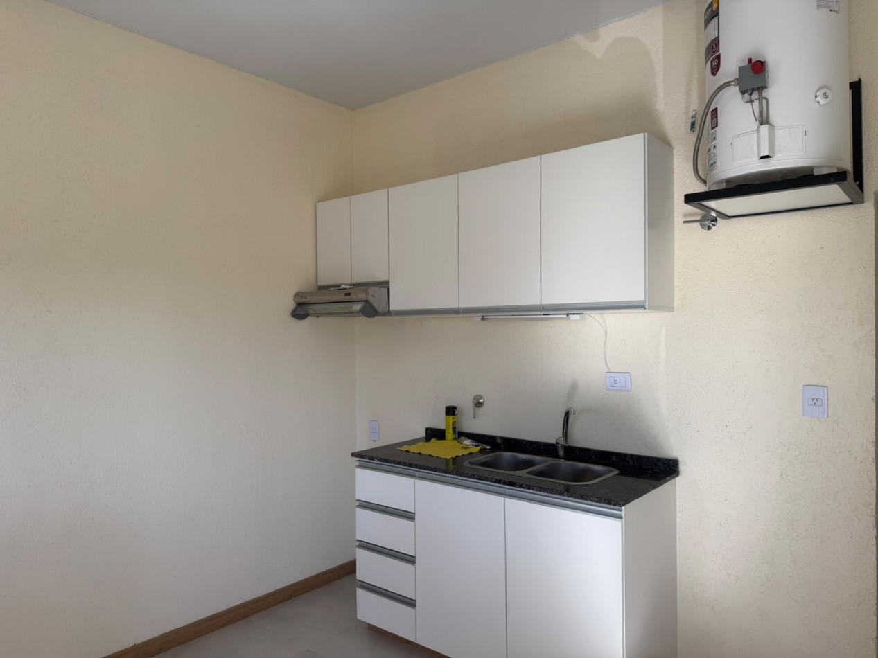 BARRIO ESTACION FLORES, SE ALQUILA DEPARTAMENTO NUEVO A ESTRENAR EN PLANTA ALTA